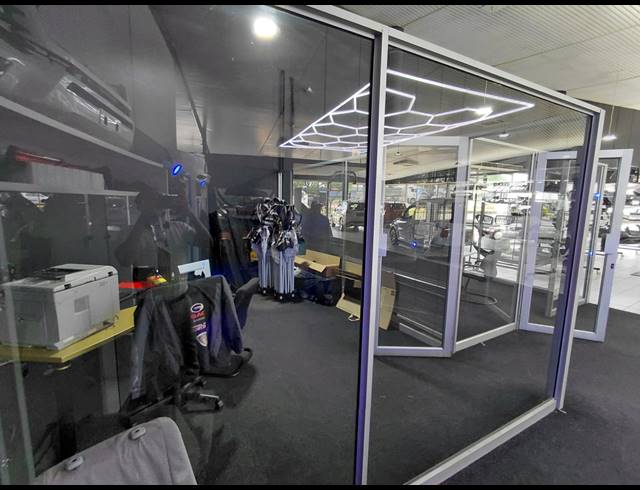 17,700M² SHOWROOM FOR SALE IN RANDJESPARK